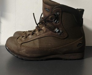 BUTY AKU EU42 UK8 STAN DOSTATECZNY