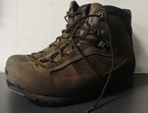 BUTY AKU PILGRIM EU43 UK9 STAN  DOBRY