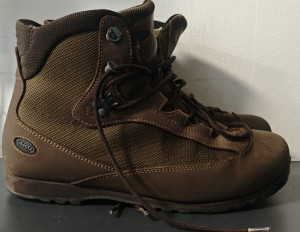 Buty AKU  9UK EU43 STAN DOSTATECZNY