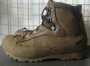 BUTY AKU 9UK EU43 STAN  DOBRY