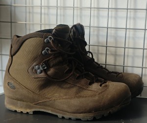 BUTY AKU 8UK EU42 STAN  DOBRY