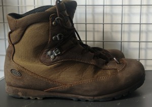 Buty AKU  9UK EU43/43.5 STAN  DOBRY