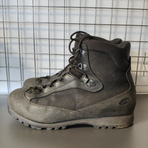 BUTY AKU CZARNE 44/10UK STAN DOSTATECZNY