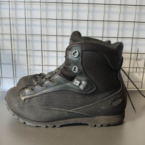 BUTY AKU CZARNE 42/8UK STAN DOBRY