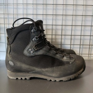 BUTY AKU CZARNE 42/8UK STAN DOBRY