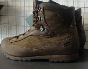 BUTY AKU 43/9UK STAN DOBRY