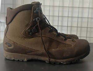 BUTY AKU 42/8 STAN DOSTATECZNY